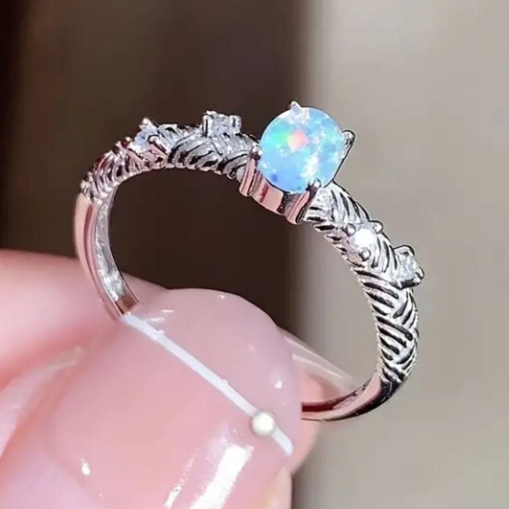 Ladies Stunning Lab Created Diamond Wedding ring sz 6